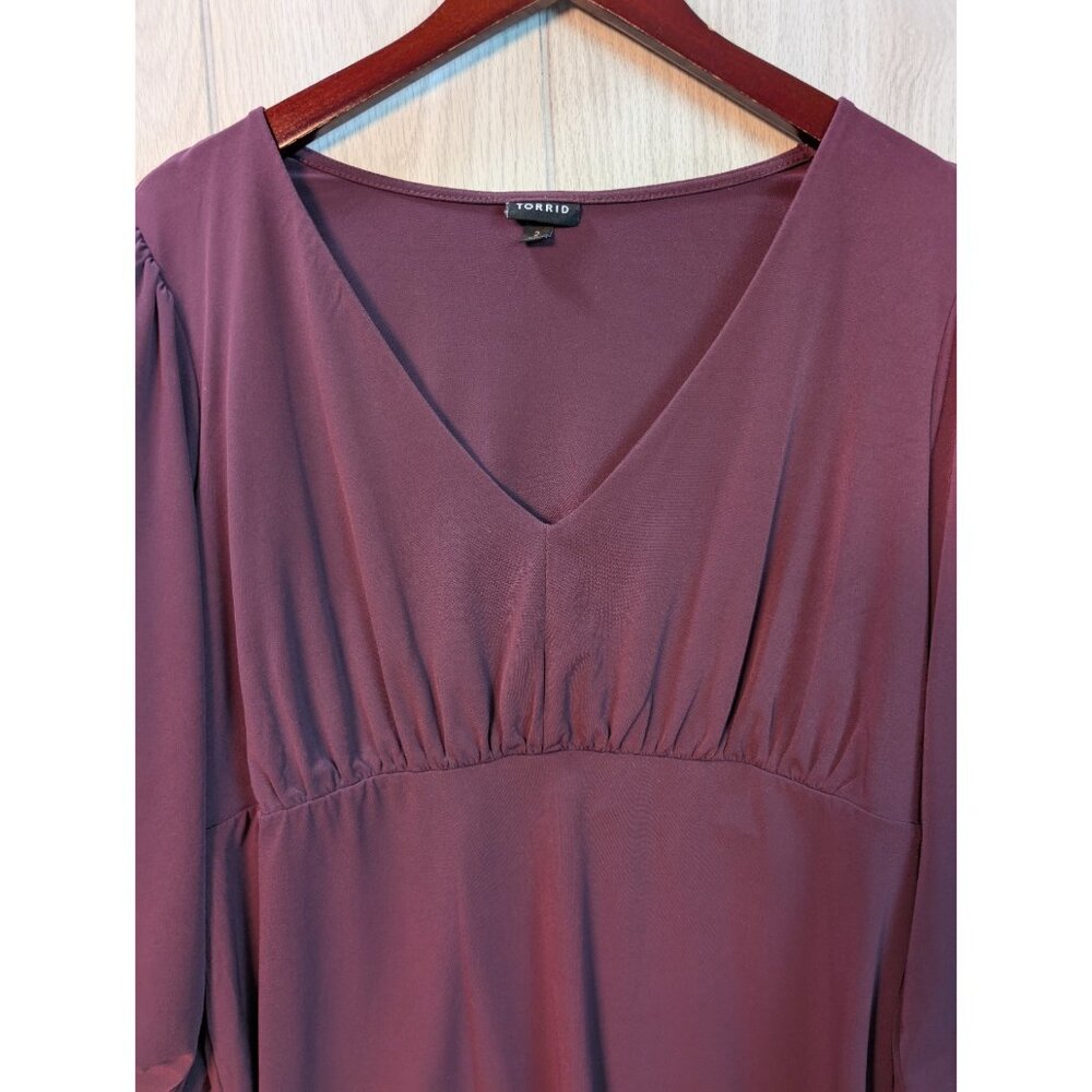 Torrid, Purple Studio Knit V-Neck Quarter Sleeve Shirred Top, Plus Size 2 - Picture 2 of 7